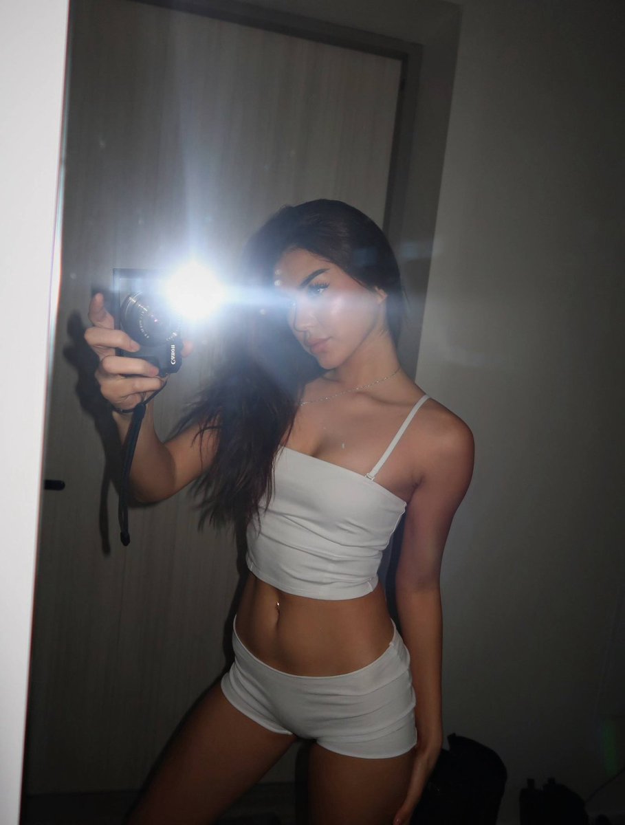 Goddess Mia tweet media