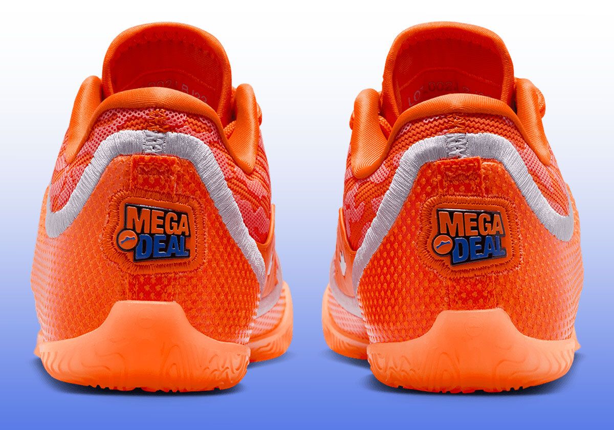 Sneaker News tweet media