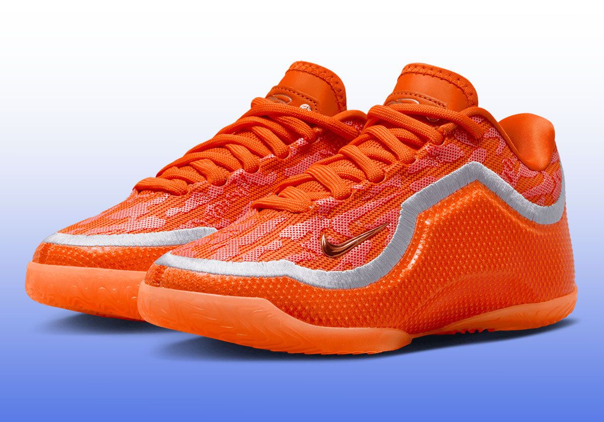 Sneaker News tweet media