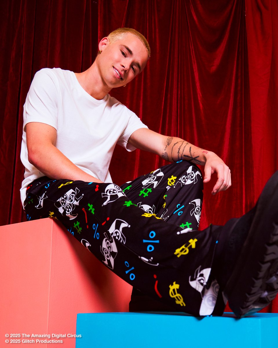 Hot Topic tweet media