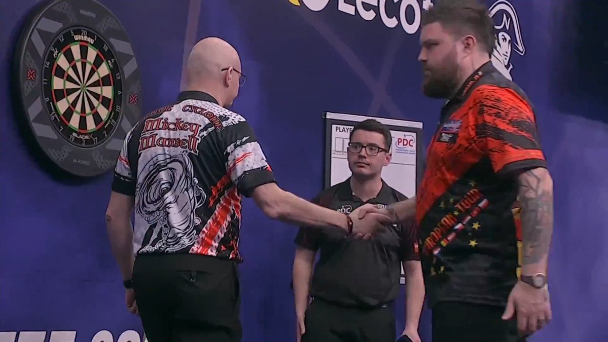 Live Darts tweet media