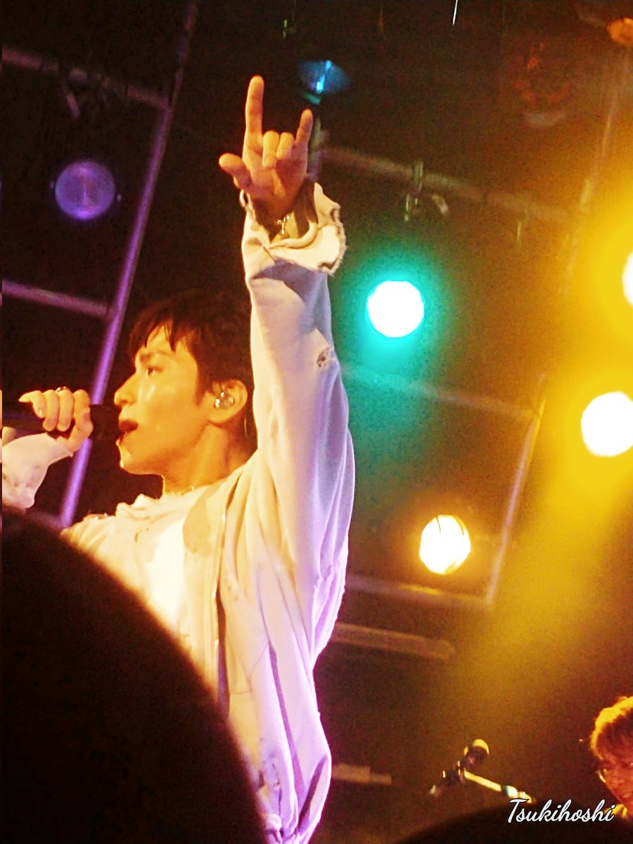 tsukihoshi158's tweet photo. SIRUP 柏PALOOZAライブ行って来ました。小さめなハコで前から３～4番目の好位置でラッキー😃💕みんなで歌えてステージ近すぎてSIRUPと目か合いお客様大歓声！こんなご時世に素敵なライブありがとうございます✨ https://t.co/ixVYOh1c5V