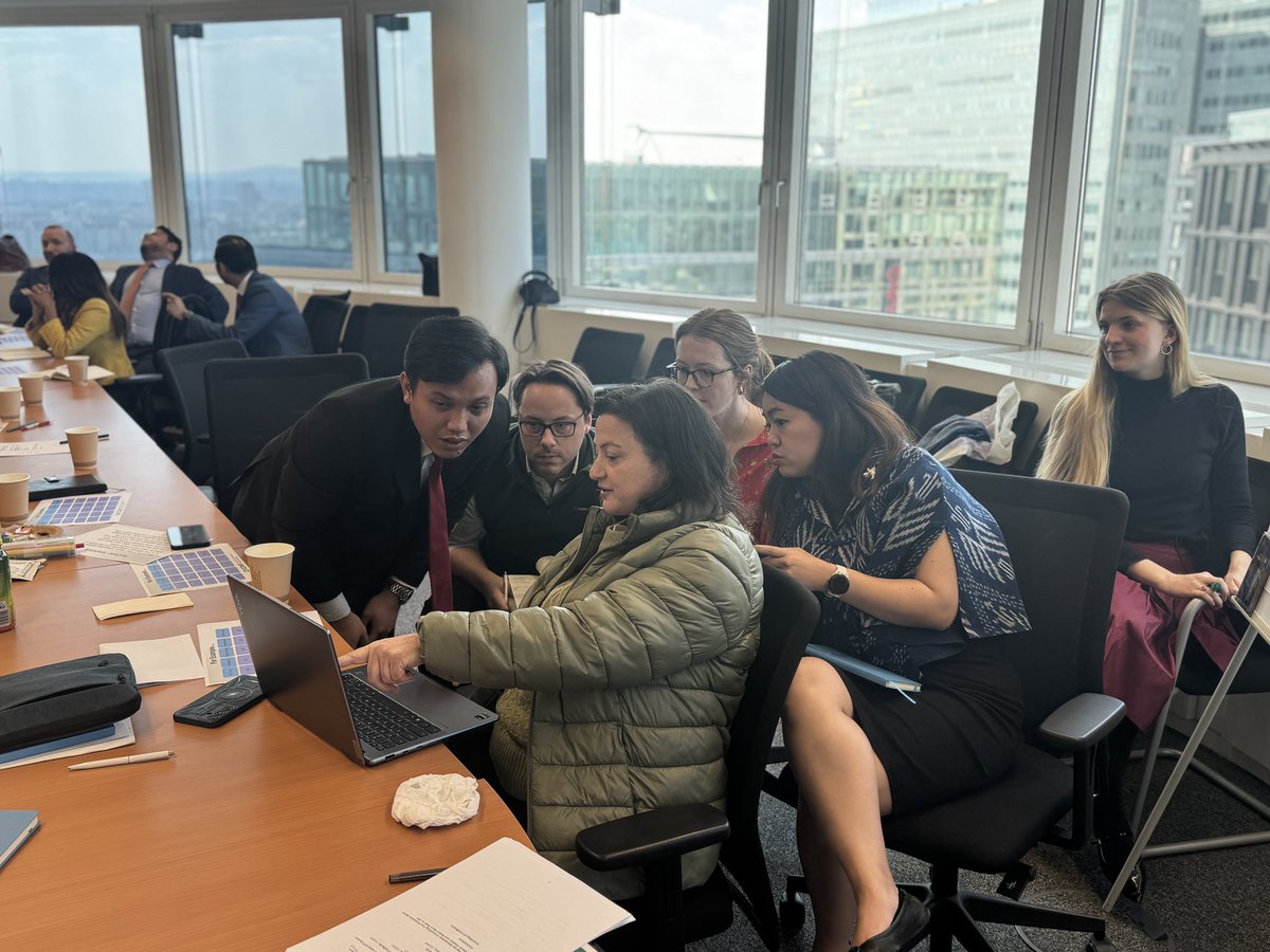 VCDNP's tweet photo. That’s a wrap on Day 5⃣ of the #Spring2026ShortCourse! 🎉
We wrapped up with a session on the #TPNW and a forward-looking panel on the #2026NPTReviewConference 🔍
We then wrapped things up with our traditional #NuclearJeopardy ⚡️ and a celebratory certificate award ceremony. 🎓
Huge shoutout to this group — incredibly engaged, thoughtful, and dynamic throughout! 👏