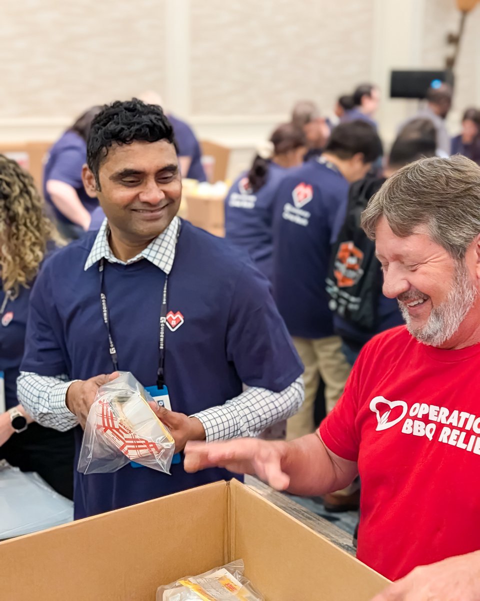 OpBBQRelief's tweet image. Huge thanks to @Guidewire_PandC for an incredible partnership in Orlando! Together with our amazing volunteers, we assembled 5,000 meals for future disaster relief. Proud to work together to ensure no one faces a disaster alone. 📦✨ 

#DisasterRelief #GuidewireGivesBack