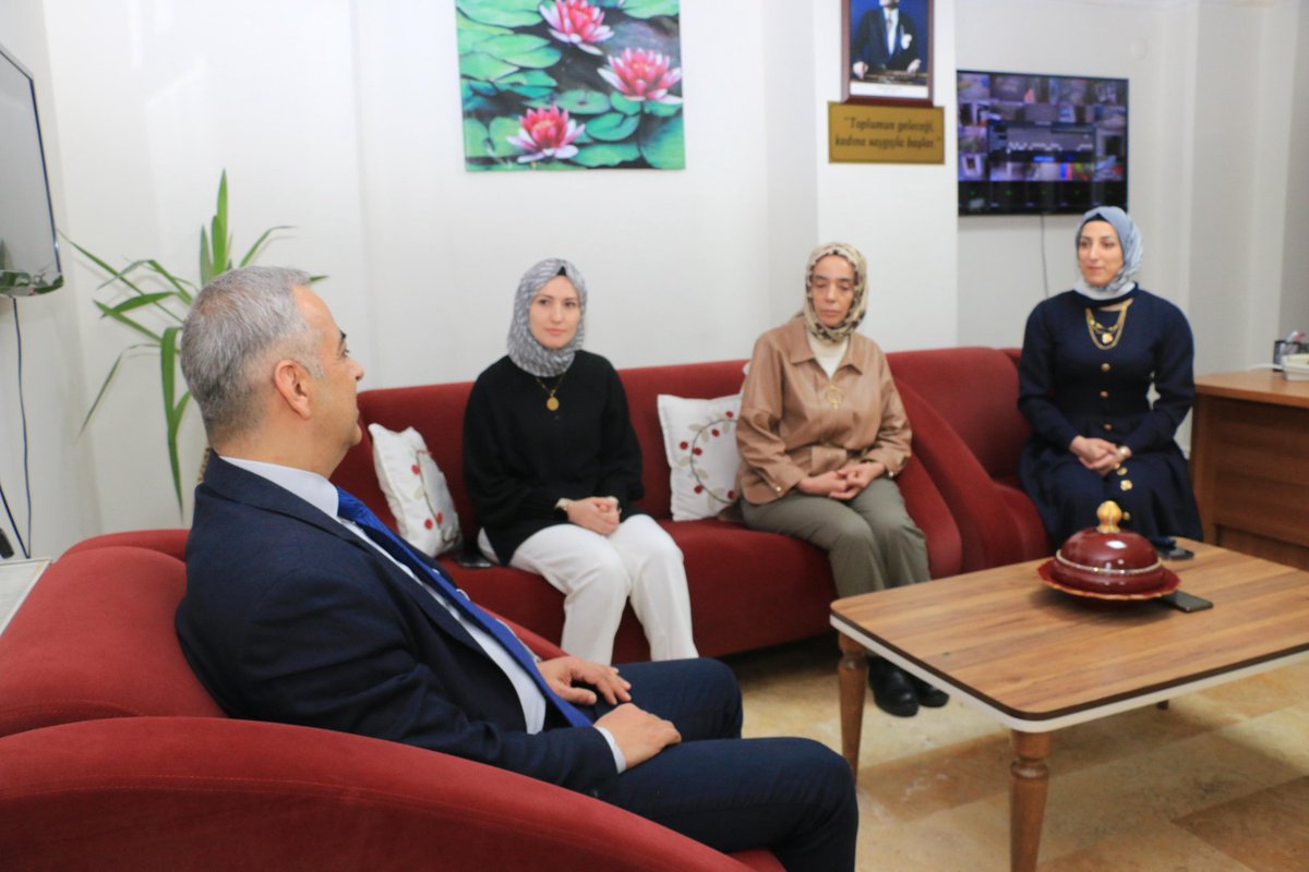 merFarukERGN15's tweet photo. Kuruluşlarımız ve hizmet birimlerimizi ziyaret ederek hizmet alanlarımız ve personelimizin Ramazan Bayramını kutladım.
Bayramda da görev yapan değerli çalışma arkadaşlarıma özverili çalışmaları ve emeklerinden ötürü teşekkür ederim. https://t.co/zK8VTB3nxk
