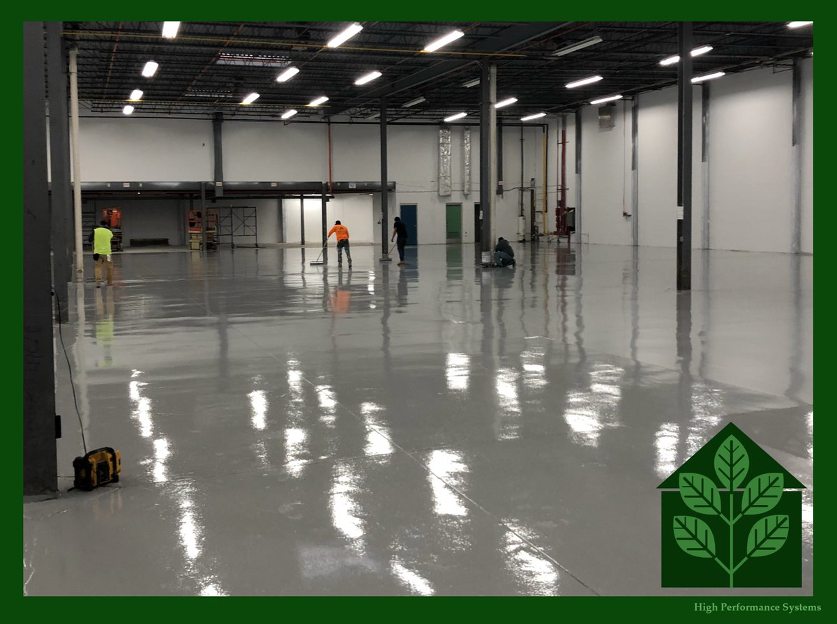 HighPerfSystems's tweet image. When it comes to maintaining a warehouse, flooring plays a crucial role in safety and durability. #Epoxyflooring is a cost-effective solution that provides a protective layer, preventing wear, spills, and abrasions. highperformancesystems.com/warehouse-epox… #flooringcontractor #facilitymaintenance