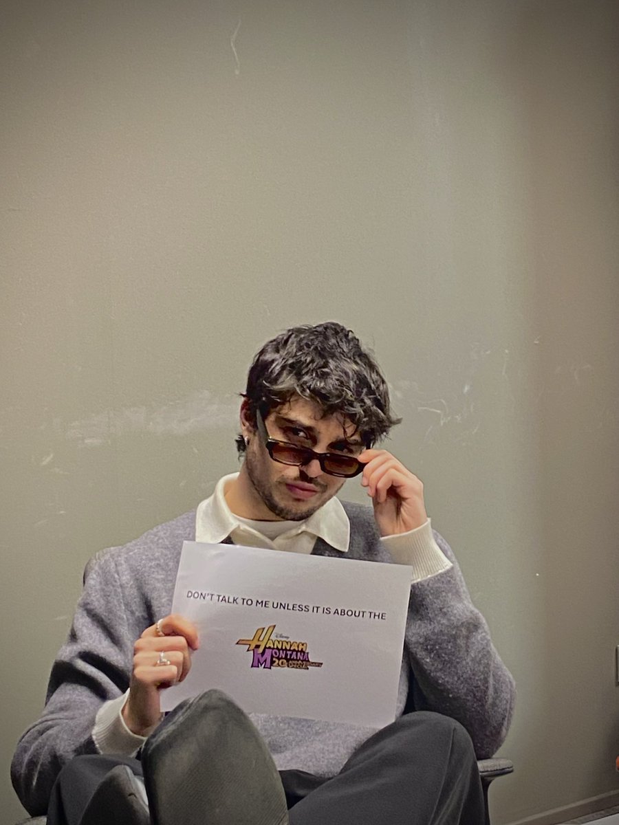 thomcyrus tweet media