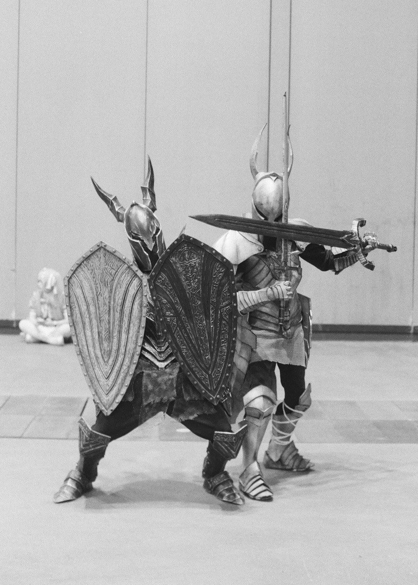 벼락의 초승달 도끼 + 25 tweet media