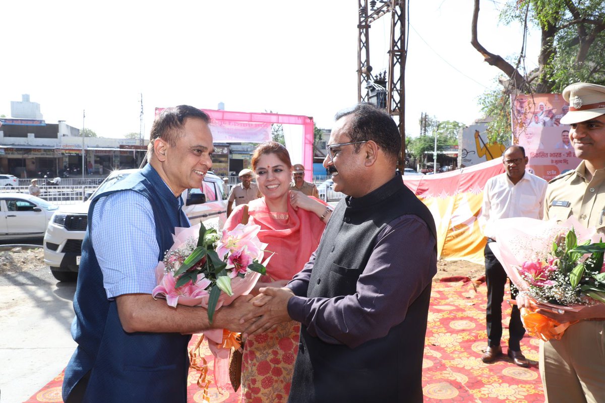 मुख्य सचिव  वी. श्रीनिवास ने राजसमंद के गुंजोल में लिया ग्राम सभा में भाग
सड़क, पानी, बिजली, चिकित्सा सहित हर क्षेत्र पर आमजन दे अपने सुझाव, तब ही सफल मास्टर प्लान संभव :मुख्य सचिव  वी. श्रीनिवास
<a href="/svoruganti1466/">V.Srinivas IAS</a> <a href="/DmRajsamand/">Rajsamand District Collector</a>
facebook.com/share/p/1JqNDU…
#rajsamand #cs #ias #rajasthan