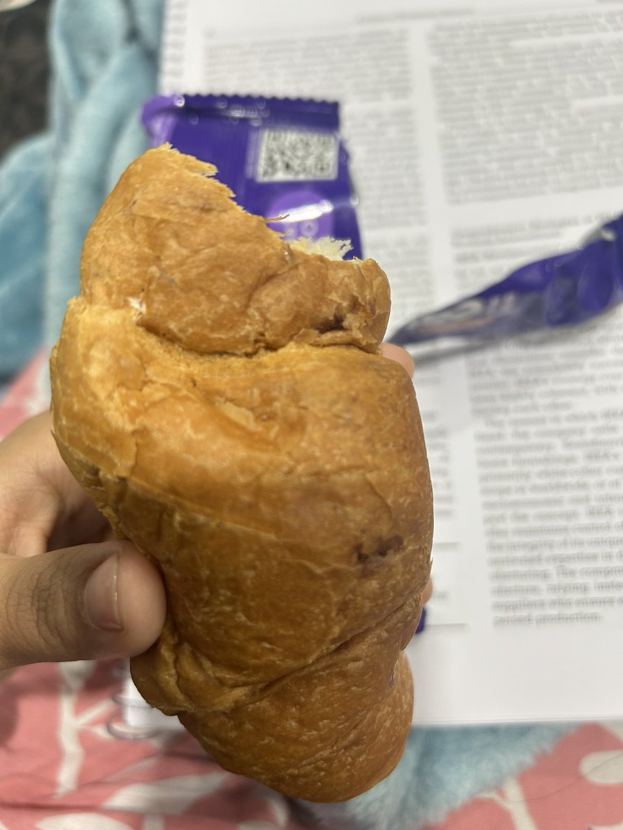 MahantaTan27537's tweet photo. Shocked and disappointed 
Found fungus inside my Britannia Treat Croissant (Cocoa Crème) even though it’s still within the expiry date.

This is a serious food safety issue. Sharing images for proof.

@BritanniaIndLtd please look into this urgently and take responsibility. https://t.co/YSx6HxOwgF