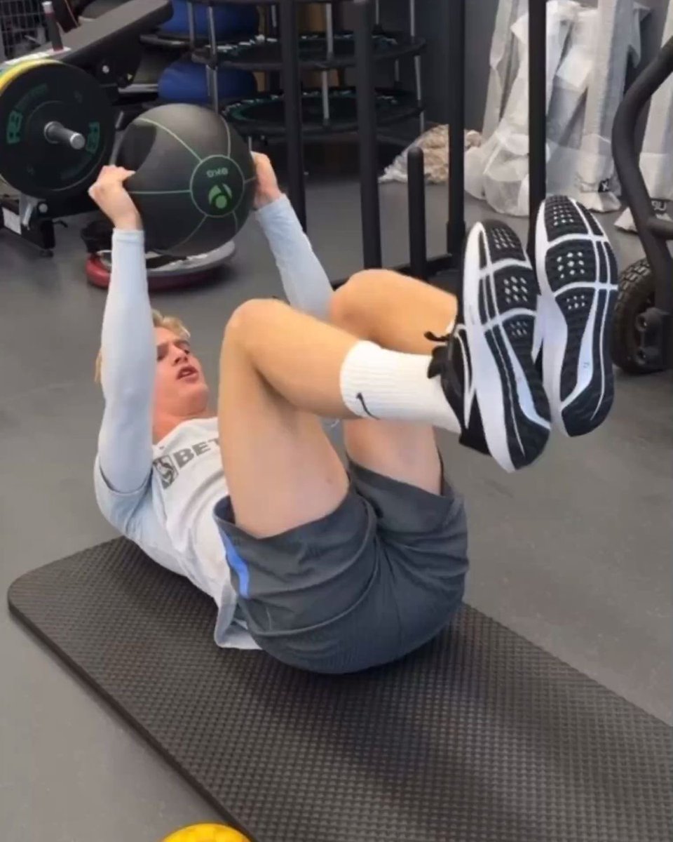 dejongass1 tweet media