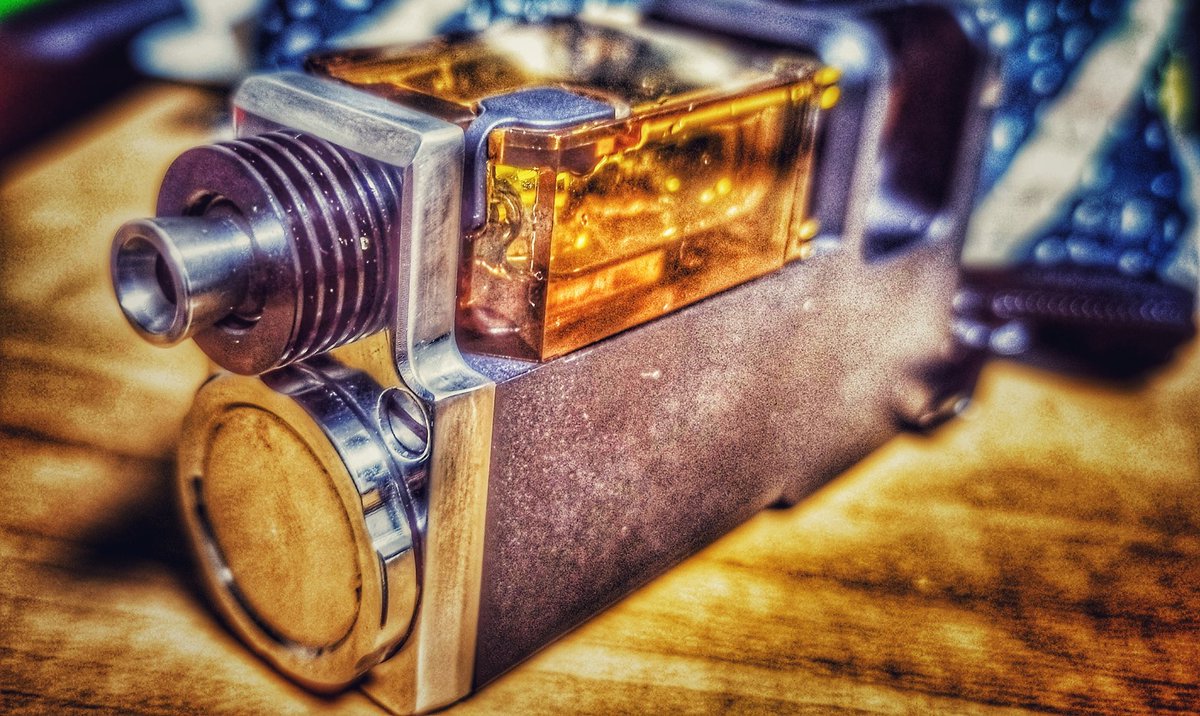 DukeDentaba's tweet photo. いかん、久々投稿也💦
横置きにすると、なんとなく武器（兵器）っぽい？？ https://t.co/Sj9UHnjulc