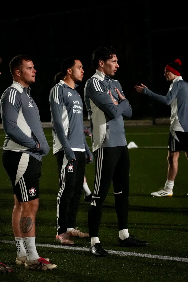 hassocksfc's tweet photo. Putting the work in ahead of tomorrow. π΄βͺοΈ
Focused on backing up Tuesdayβs performance.
UTR.
#UTR #HassocksFC #NonLeague #Training #MatchPrep https://t.co/ym5S830aad