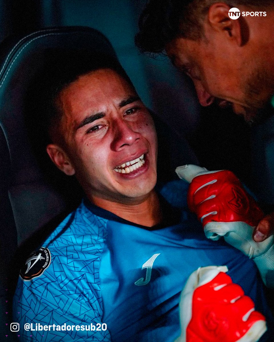 TNTSportsCL's tweet photo. 🥹💚🏆 ¡Se lo merecen, cracks!

Los jugadores de Santiago Wanderers no contuvieron las lágrimas luego de vencer a Palmeiras y clasificar a la final de la CONMEBOL #Libertadores Sub 20, donde enfrentarán a su símil de Flamengo este domingo 22 de marzo a las 18:30 horas. https://t.co/IKXBXS0OVA