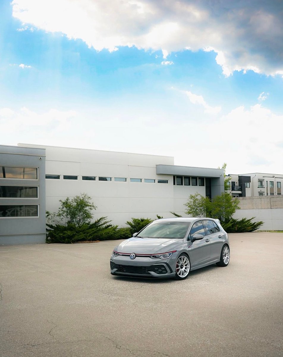 Volkswagen Canada tweet media