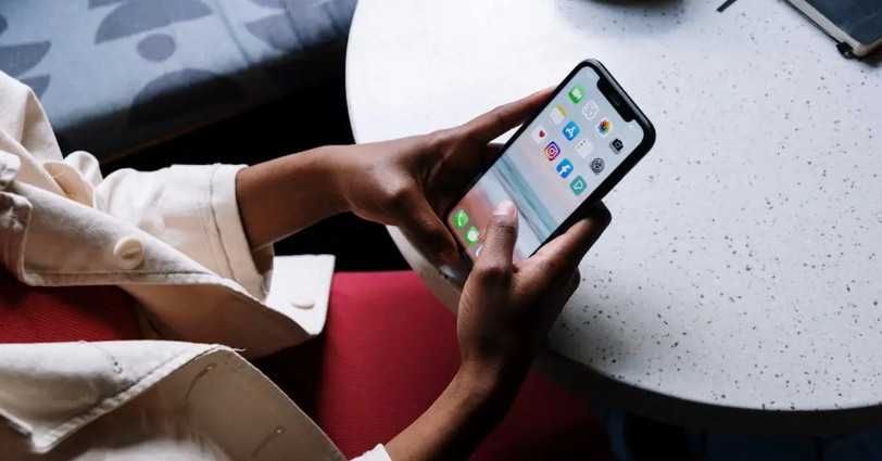 CHOstfeld's tweet photo. Sicurezza delle app mobili: scoprire le vulnerabilità prima degli hacker: Configurazioni errate nell’archiviazione dei dati e nella crittografia possono mettere a rischio le app mobili, ma anche il social engineering rappresenta una minaccia concreta. I… https://t.co/NnjDK2ILP5 https://t.co/isfoiQ3TtH
