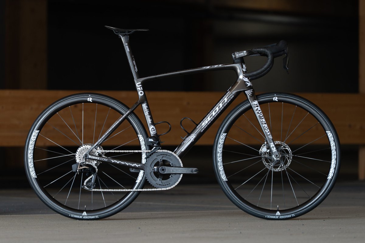 bikerumor's tweet photo. Meet Dangerholm’s SCOTT Addict RC SUB5 - An 11lb Piece of Art https://t.co/U5wL7Hxiwn https://t.co/LWhYjb6Ev5