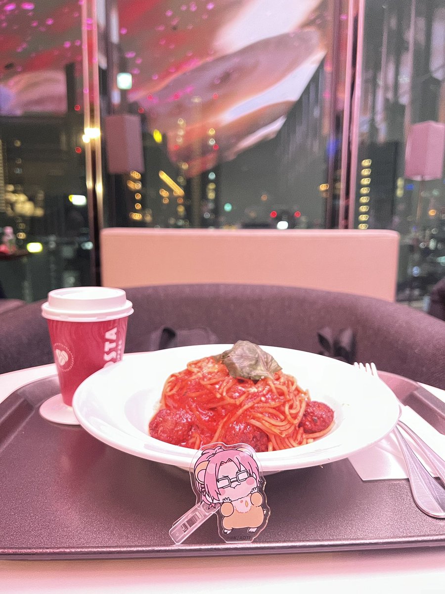 marema_sngk's tweet photo. はむんじさんを連れて美味しいもの食べて、映画見て、美味しいもの食べて、美味しいもの食べた！移動の合間やカフェでぽちぽち文章打ったりもして、いい気晴らしになった連休初日でございます☺️
今日は何して遊ぼかな〜 https://t.co/MJKjdLqNKa