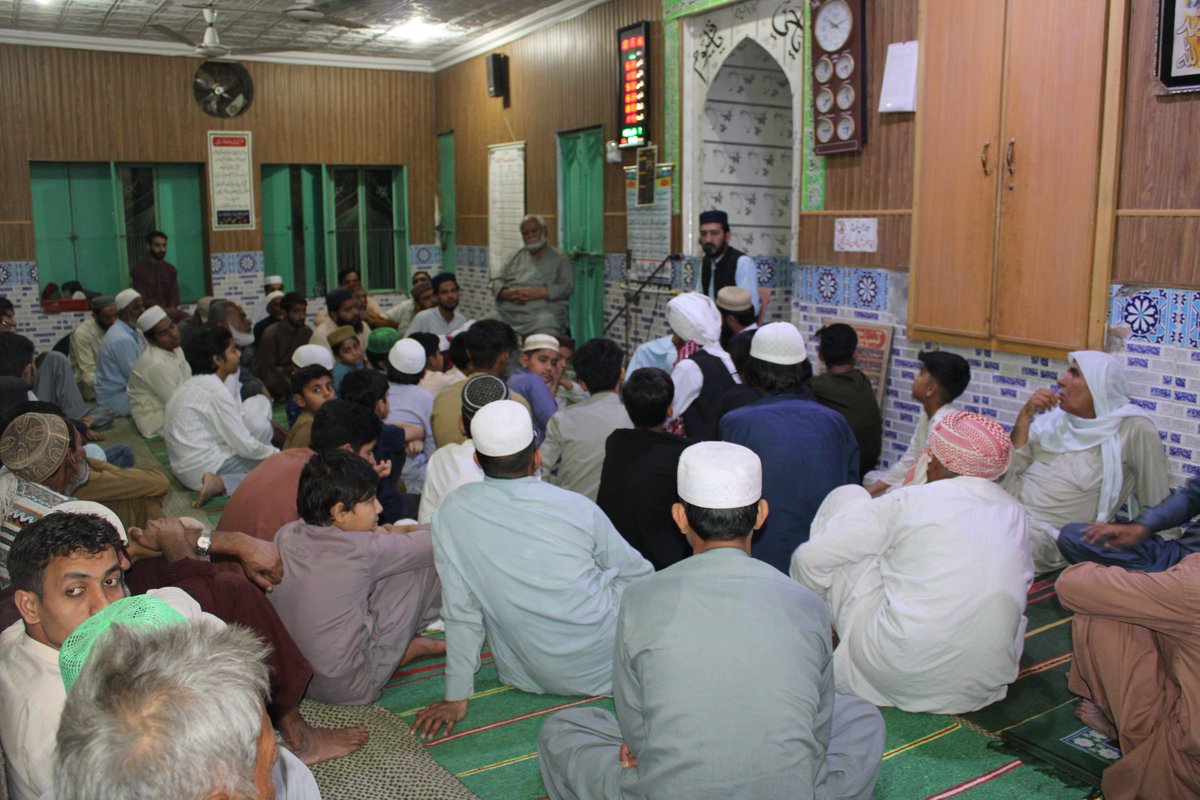 Safiullah995's tweet photo. خانپور: جامع مسجد العباس میں تقریب سعید تکمیل قرآن مجید بسلسلہ تراویح میں شرکت و خطاب ۔

بعد ازاں ذمہ داران جماعت سے ملاقات ہوئی ، قراء کرام کو پھولوں کے گلدستے پیش کیے گئے اور ہار پہنائے گئے ۔ https://t.co/1XF51IqIFy
