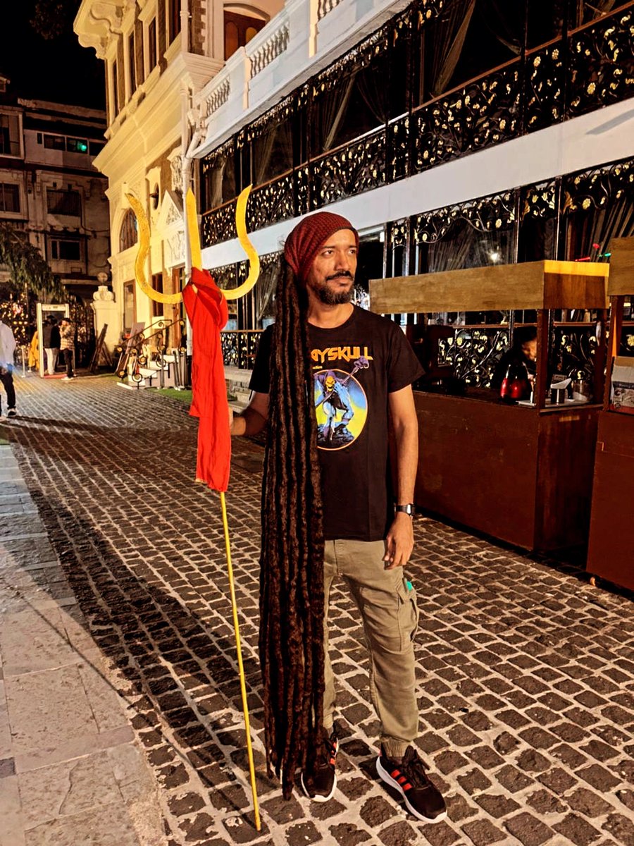 DreadIndian's tweet photo. This stage prop was as good as the real deal🔱🔥🔥🔥

Have a nice weekend peeps!!
#dreads #dreadlocks #dreadlocs #locs #reggae https://t.co/9XlcrKWNHG