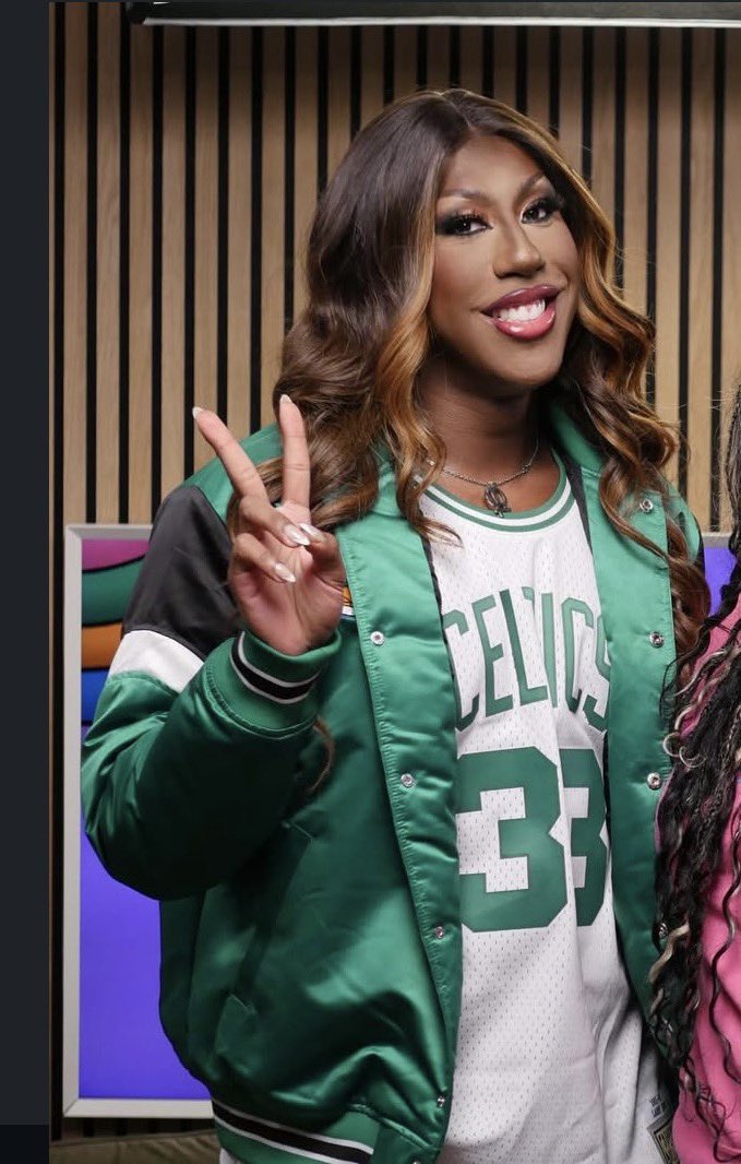 lizzie #teammyki #teamnini tweet media