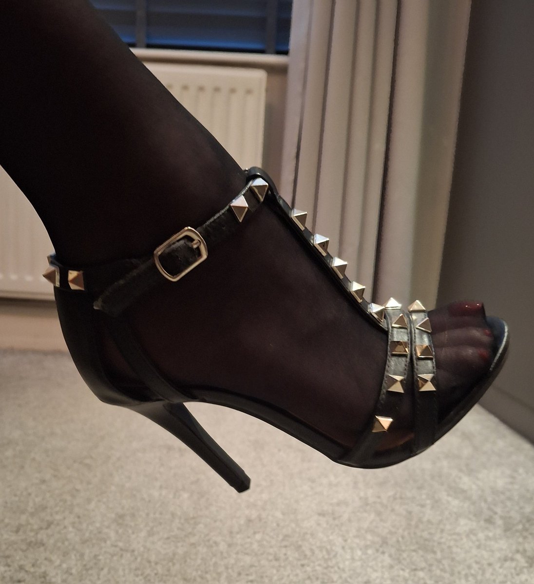 Library of nylons tweet media