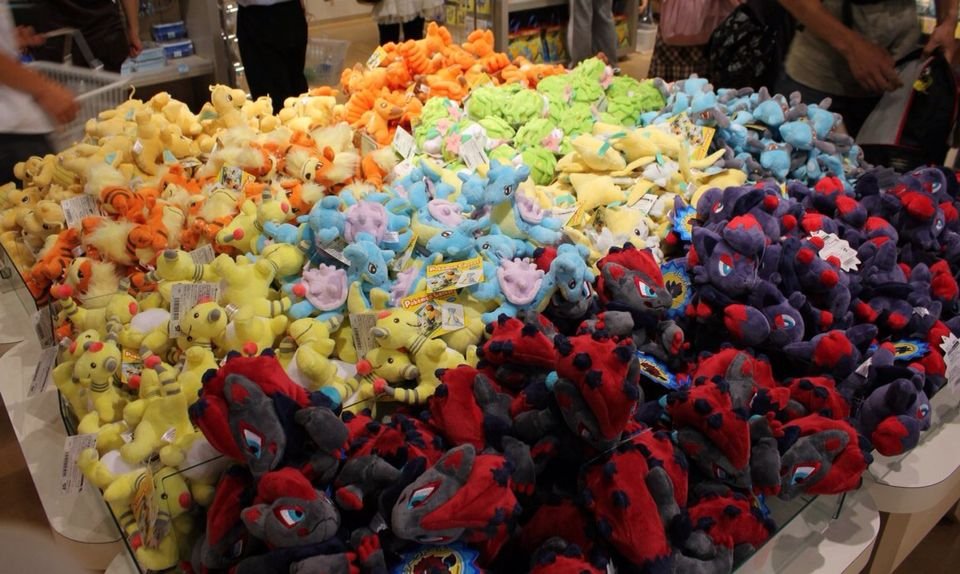 Zorua propaganda tweet media