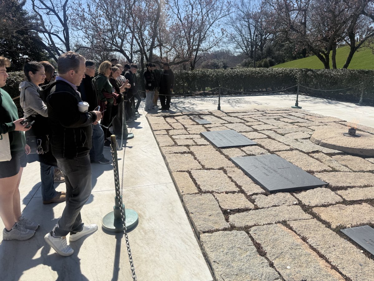 SpackenkillUFSD's tweet photo. JFK Gravesite https://t.co/Oidw29zF1e