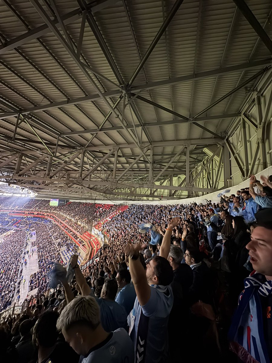 _santiglez's tweet photo. Disfrutando de este maravilloso viaje que es el Celta de Claudio. El primer día en Sevilla y ayer en Lyon. Seguimos soñando con tumbar la puerta 🩵 https://t.co/LYSNir1SJG