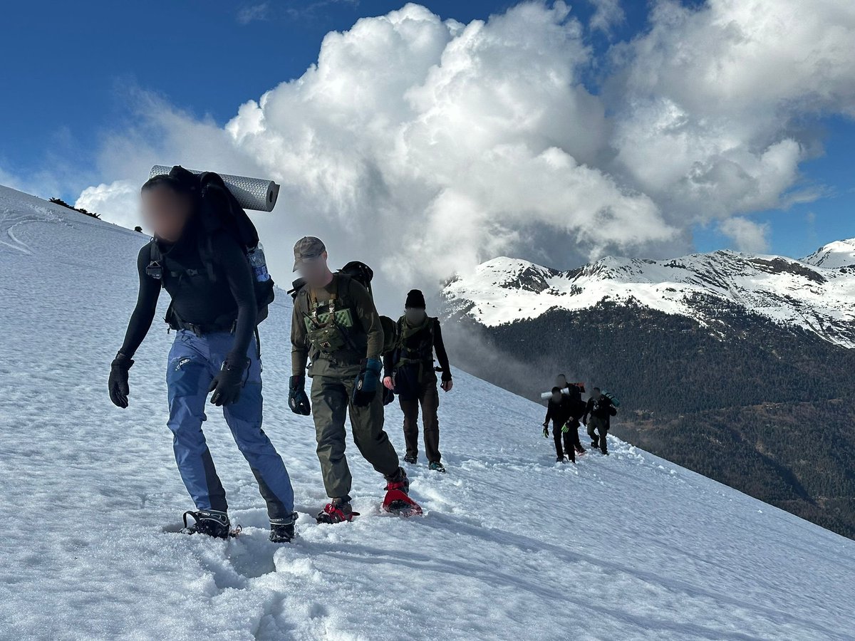 U_E_Cat's tweet photo. Supervivència en neu ❄️🏔️ https://t.co/yW3VtAflZW
