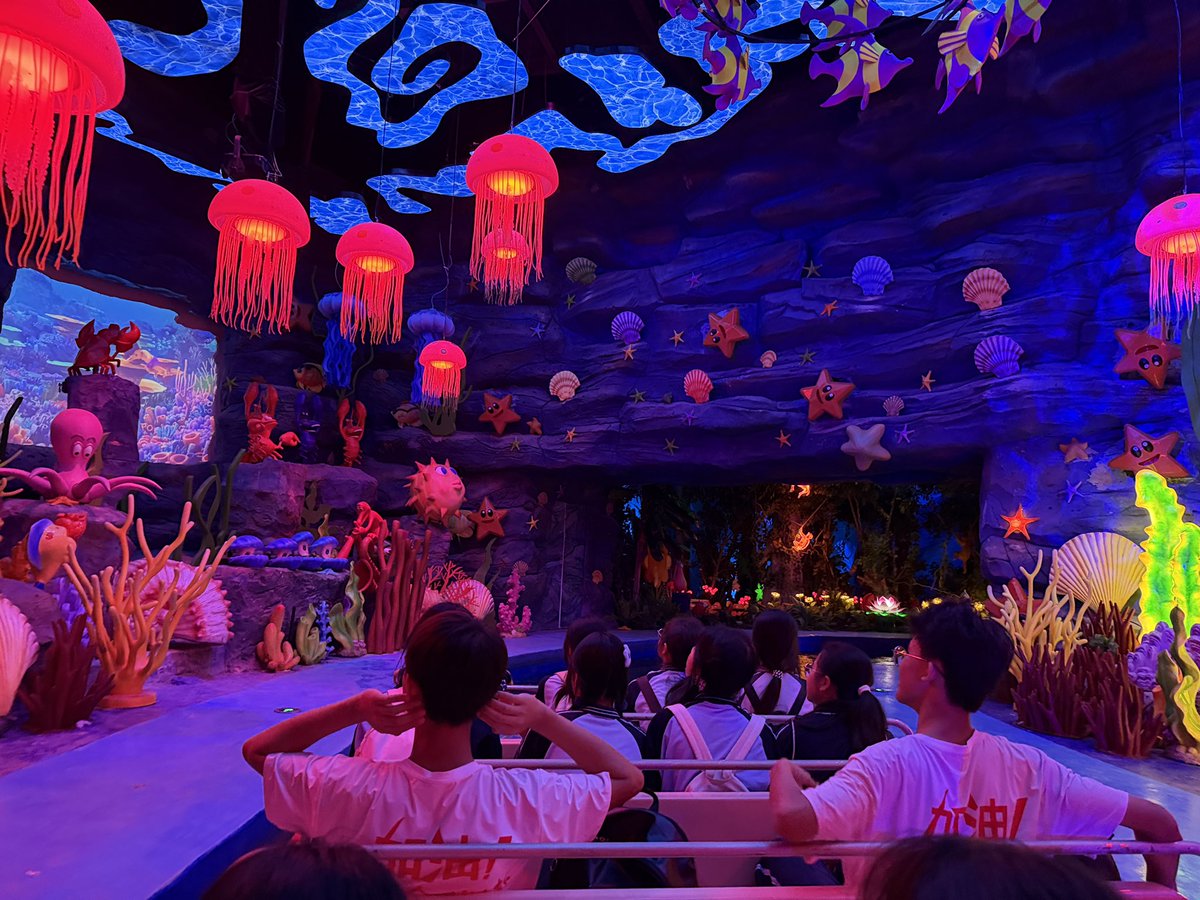 Attractions 360° tweet media