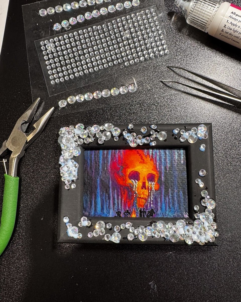 Yamcans's tweet image. Cave Skull (2025) 💀 ⛰️ 💎 ✨ watercolor mini painting w/ silver ink, fluorescent paints, and some rhinestones.  

not based on any particular property, just a piece to let my brain melt into until it was finished! #skullart #handmadeart #watercolorart #miniaturepainting #neonart