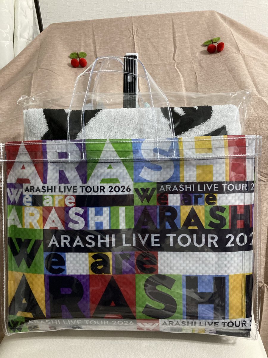 SlaKbp's tweet photo. 嵐LIVEに持って行くショッピングバッグが私には大き過ぎたので、作っちゃいました。
嵐5人に逢えるのが今から楽しみ！

#嵐 https://t.co/t4UCwWdWUj