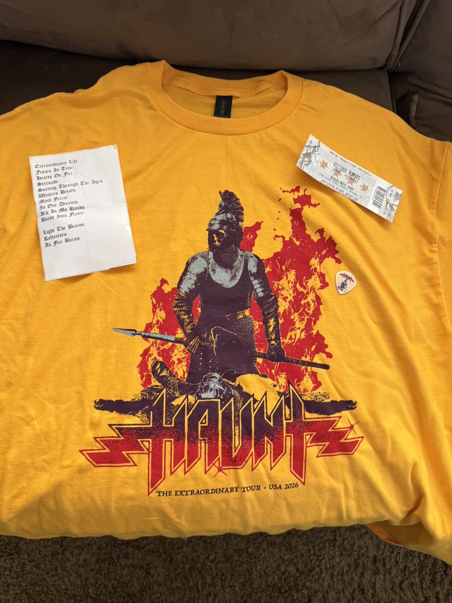 usanachris's tweet photo. Merchandise haul & memorabilia from last night.
#LiveMusic #MerchHaul #ConcertsWithChris https://t.co/ZFr9aFJTcL