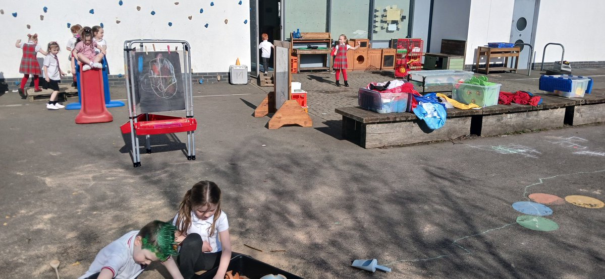 Mrs Heron tweet media