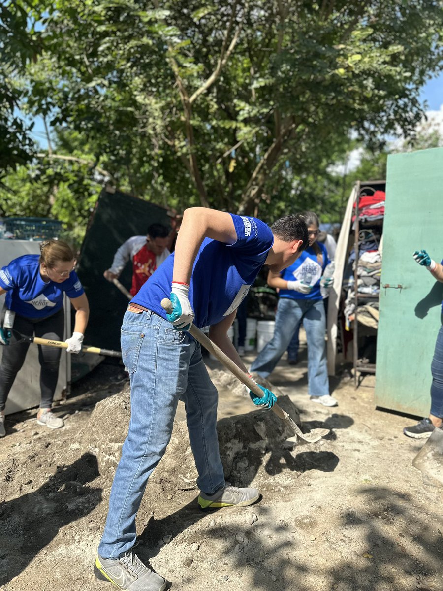 Fundacionll's tweet photo. Fuimos parte de una jornada que construye esperanza. 💙
Junto a Fundación Lady Lee y Hábitat para la Humanidad Honduras, aportamos a mejorar la vida de una familia.

#SomosCorpLadyLee #ImpactoSocial #Honduras https://t.co/XOdCMIJVQO