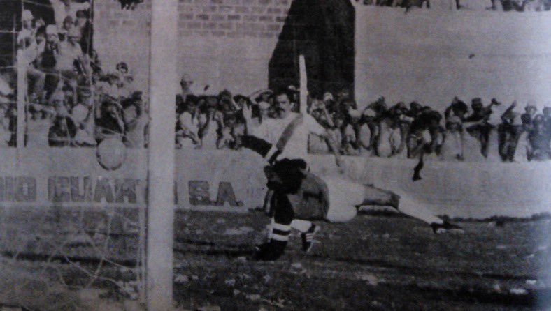 GermanBalcarce's tweet photo. #RIVER | La única visita oficial de River a Río Cuarto fue el 4 de marzo de 1984: 2-2 contra Estudiantes.

Edgardo Teglia y Eduardo Saporiti anotaron los goles del Millonario, que tuvo el debut de Nery Pumpido y contaba con Enzo Francescoli.

📸 De mi archivo de @elgraficoweb https://t.co/s42eFvGbSa