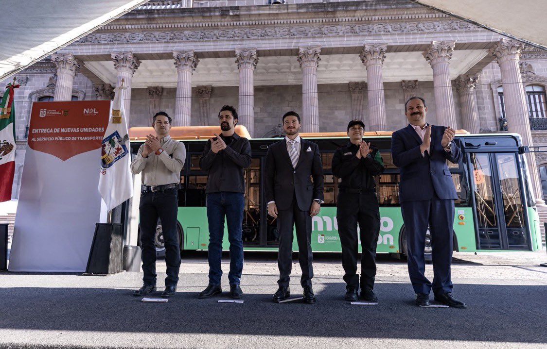 Personajes tweet media