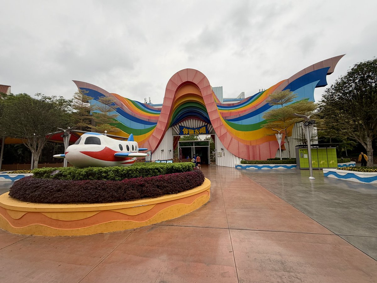 Attractions 360° tweet media