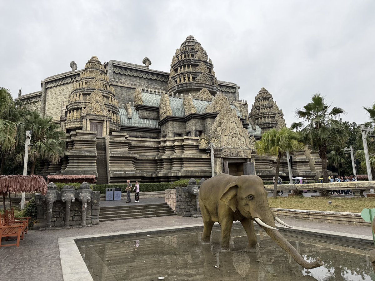 Attractions 360° tweet media