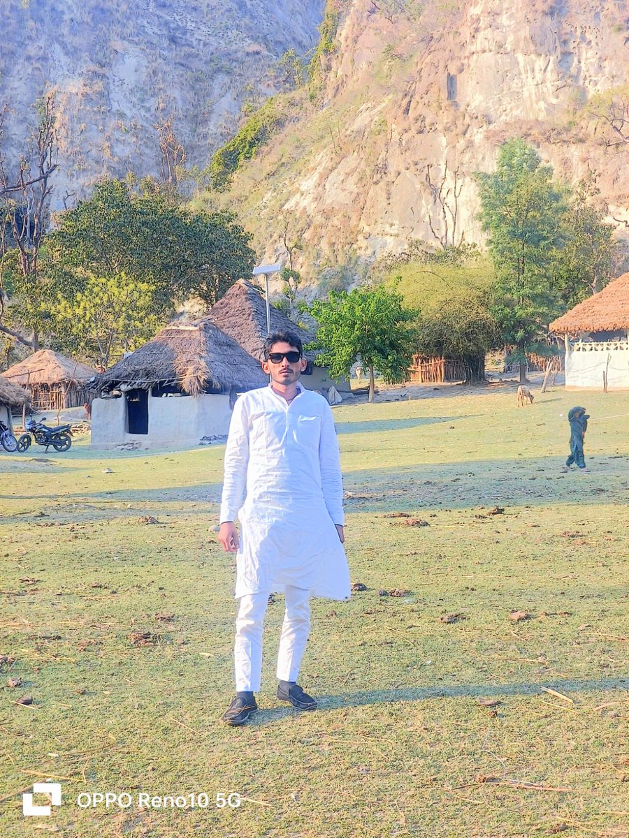 09Kohli's tweet photo. Eid Mubarak to all! 🌙 I hope you have a very special day with your family and loved ones. Wishing you all peace and happiness. https://t.co/MtAeTlCxIo
