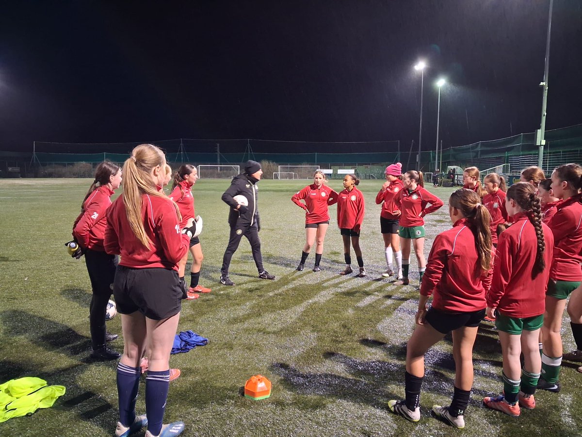 bray_guafc_wnl's tweet photo. Some snaps from last week’s 2011 Girls Academy with our League of Ireland coaches and Ian Hill 📸⚽️💪🏻

Great energy and effort from all the girls as always - brilliant to see their continued development each week 👏🏻

@BrayWanderers 
@GreystonesUtd https://t.co/xczLpmBey6