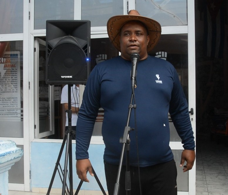 #GenteQueSuma. “Compromiso, calidad e innovación: así trabaja Edel Aldad Villar, orgullo de la Empresa Eléctrica de #Guantánamo.” 📷