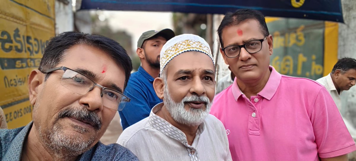 આજરોજ ચેટી ચાંદ પવૅ નિમીતે વિસાવદર સીંધી સમાજ દ્વારા ઝુલેલાલ જ્યોત શોભાયાત્રાનું આયોજન કરવામાં આવ્યું હતું.
સીંધી સમાજના ઇષ્ટદેવ ઝુલેલાલજી ની જન્મ જયંતિ એટલે ચેટી ચાંદ પવૅની ઉજવણી વિસાવદર સીંધી સમાજના લોકોએ ભવ્ય રીતે કરી હતી.જેમા  હાજર  રહી   ચેટી ચાંદની શુભેચ્છા પાઠવી હતી