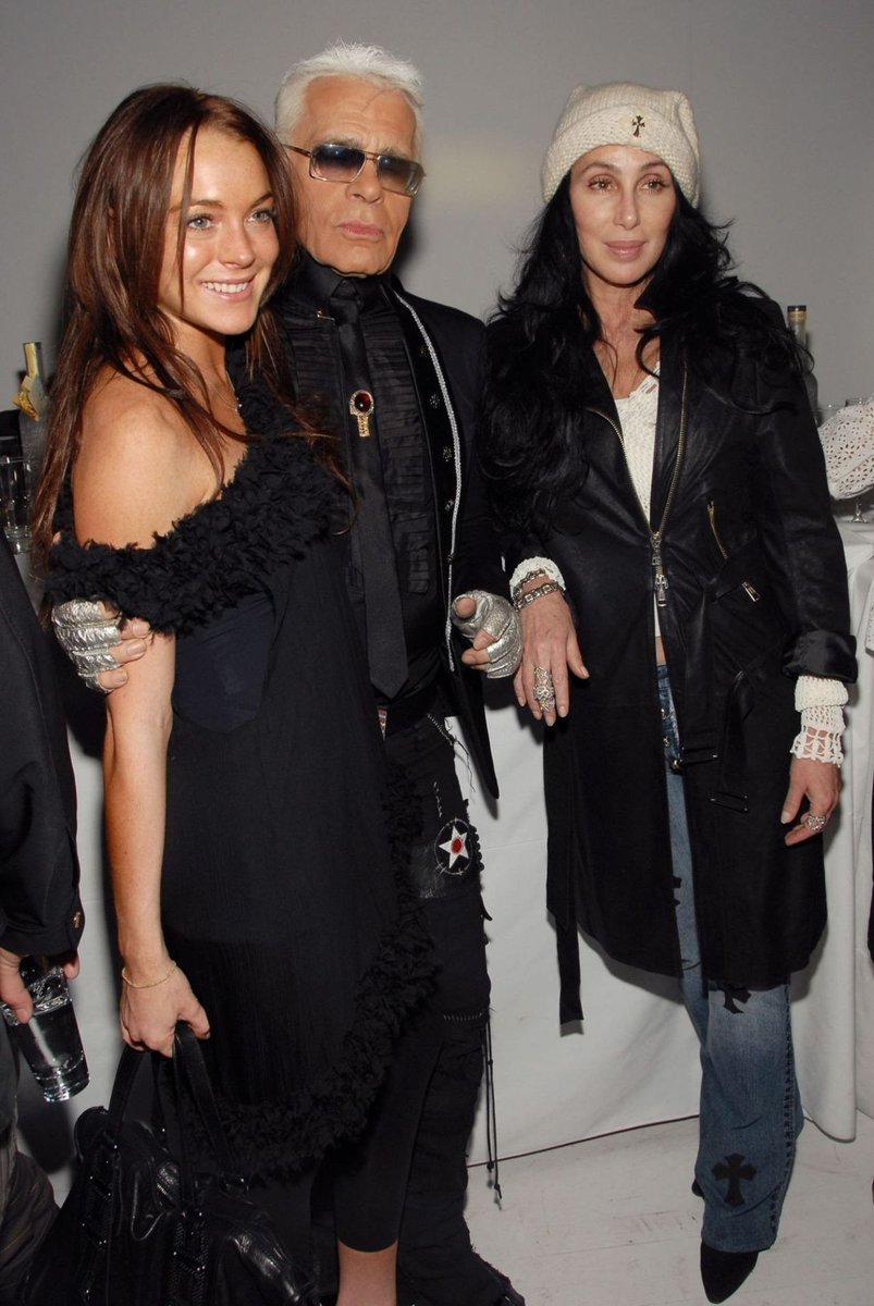 savelohan's tweet photo. Lindsay Lohan, Karl Lagerfeld, &amp; Cher attend the launch of Visionaire issue 48 at Visionaire Gallery in NYC, april 21, 2006
lohan wearing Chanel F/W 2006 Semi-Sheer Silk Baby Doll Dress https://t.co/K5QnbQw3tb