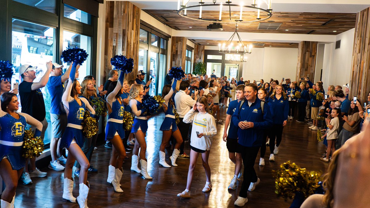 South Dakota State Jackrabbits tweet media