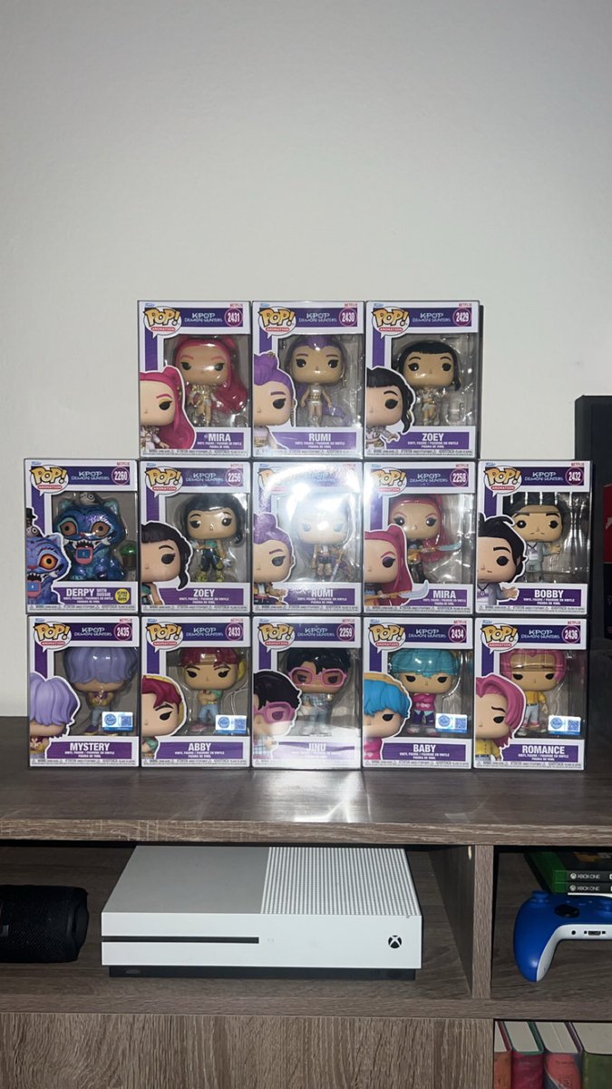 here’s a closer look at every kpop demon hunters funko pop!! #Funko #KPDH #Golden #SajaBoys #Huntrix #FunkoPops