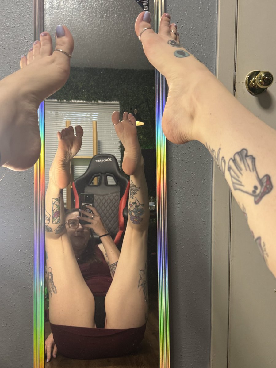 Red Lilly (Half BDay March 10th๐) tweet media