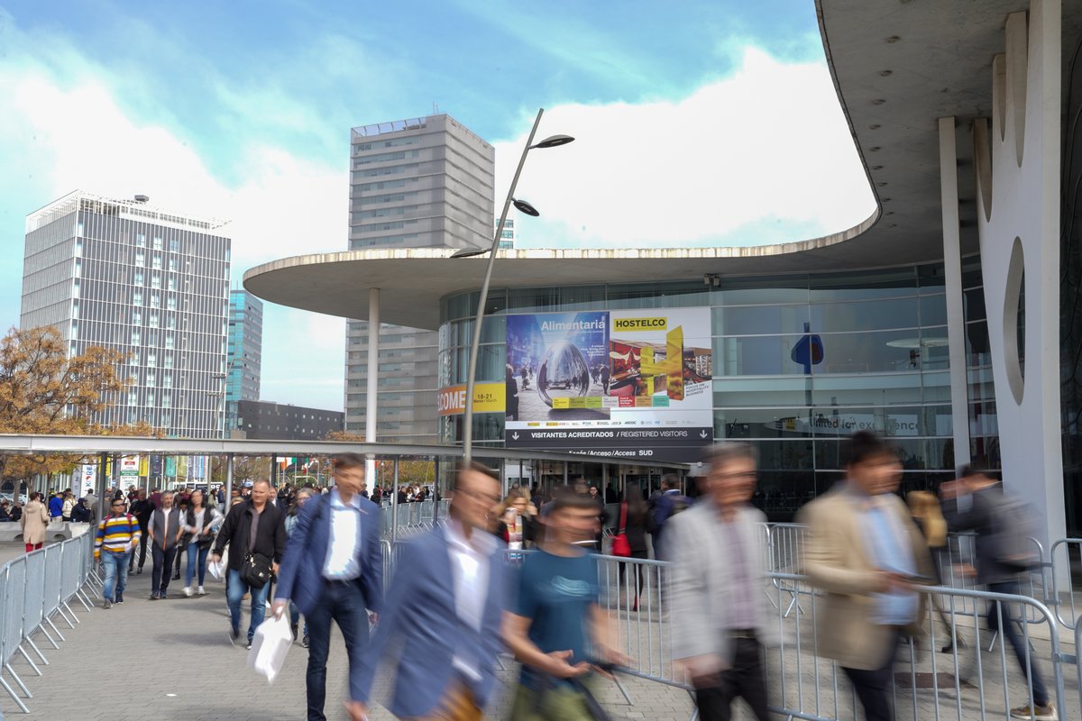 VSD_Events's tweet image. El lunes 23 arranca @AlimentariaBCN en @Fira_Barcelona: más de 3.300 empresas de 70 países, récord internacional y fuerte impulso al canal #Horeca en su 50 aniversario.
Y un año más, volvemos a esta gran cita… con 40 personas listas para formar parte de ella. 😉

#EquipoVSD 🤜🤛