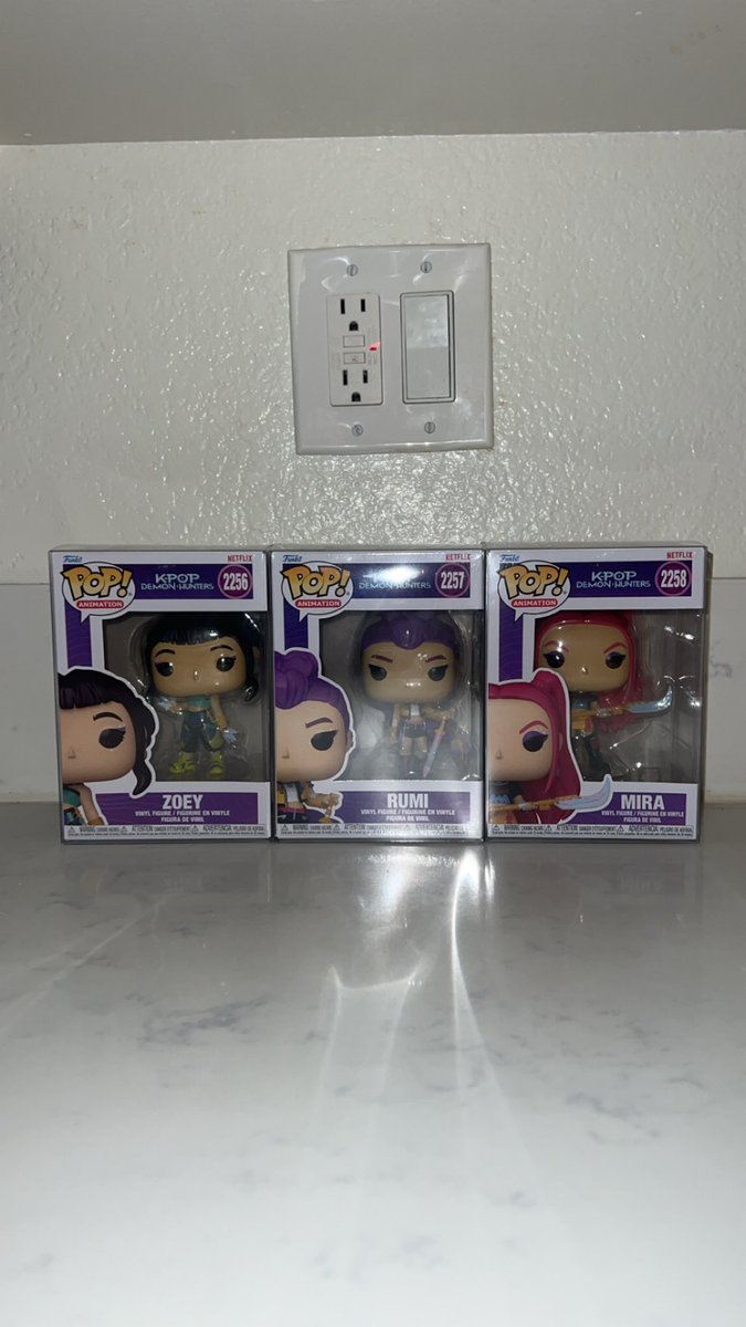 here’s a closer look the kpop demon hunters huntrix funko pops!! #Funko #KPDH #Golden #SajaBoys #Huntrix #FunkoPops